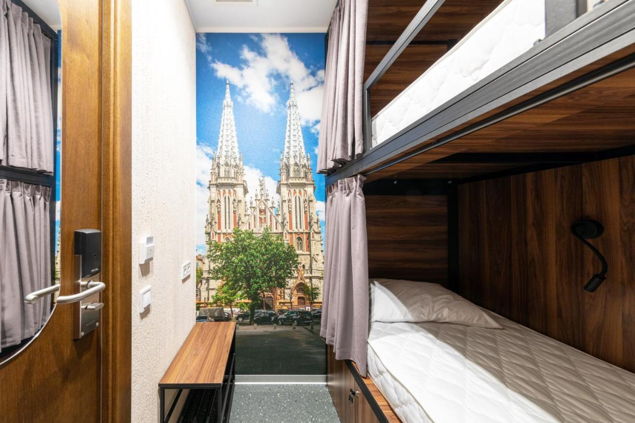 Misto Capsule Hotel Kyiv Exterior foto