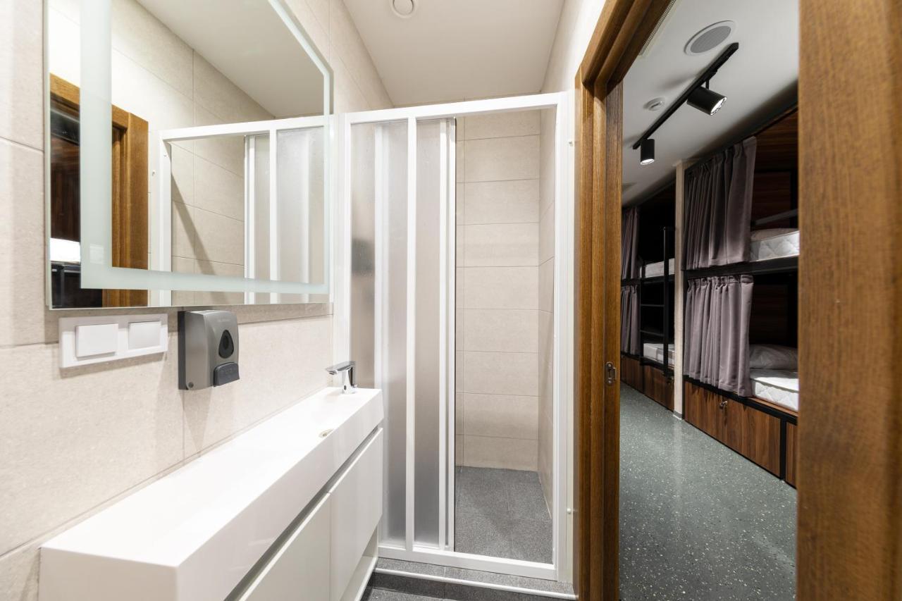 Misto Capsule Hotel Kyiv Exterior foto