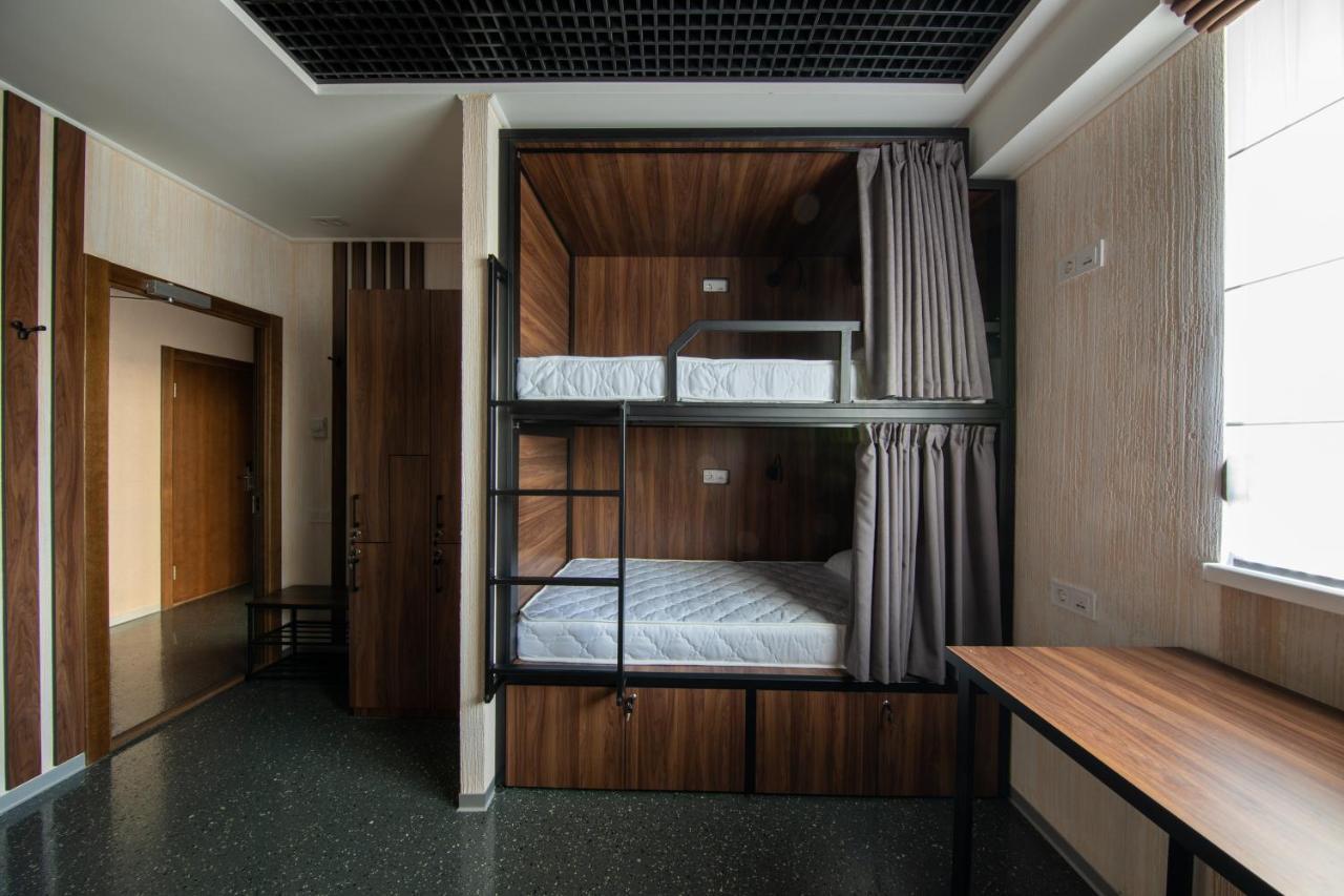 Misto Capsule Hotel Kyiv Exterior foto