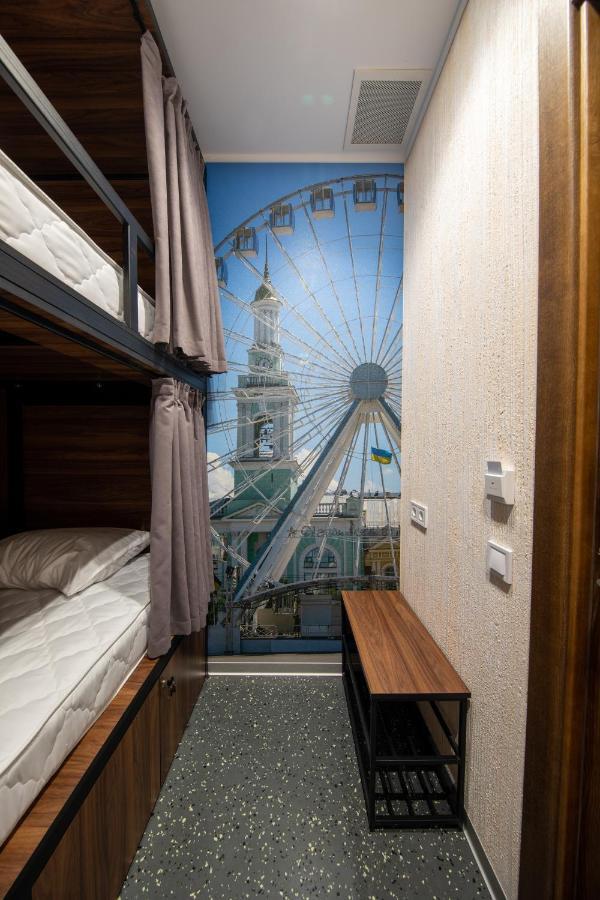 Misto Capsule Hotel Kyiv Exterior foto