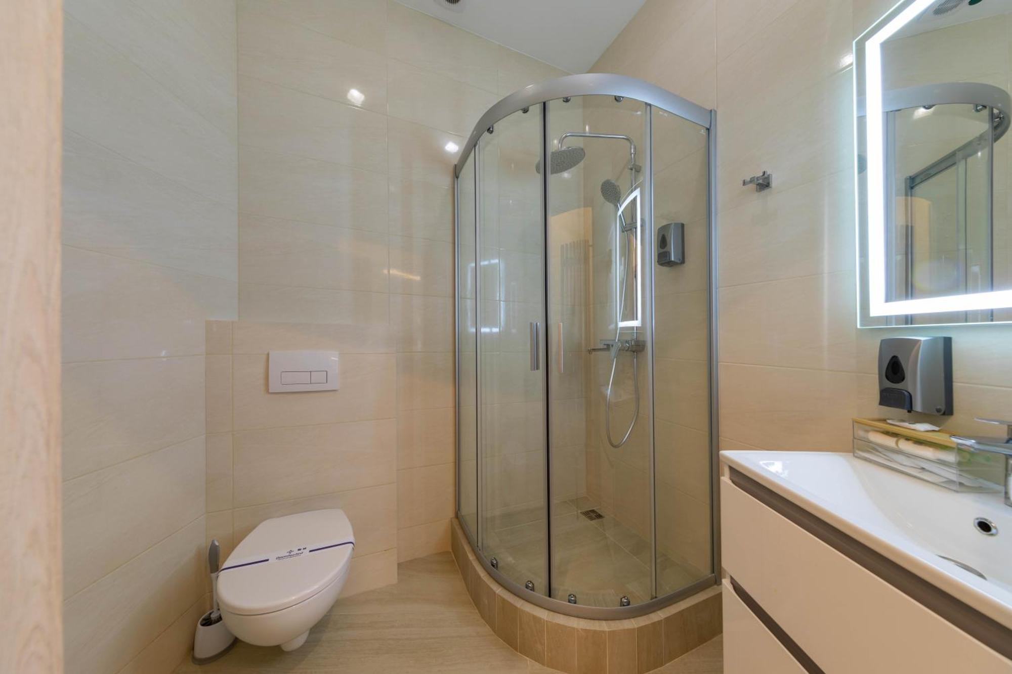 Misto Capsule Hotel Kyiv Exterior foto